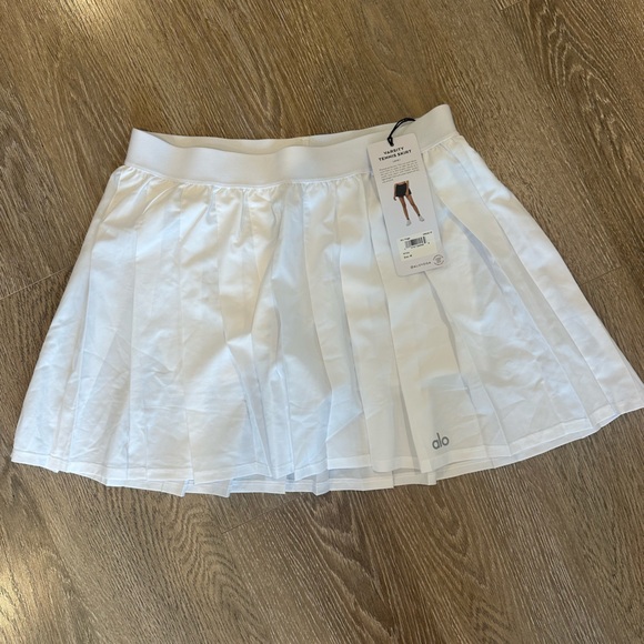 ALO Yoga White Varsity Tennis Skirt - Picture 1 of 3